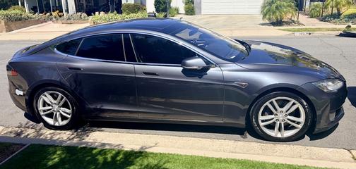 Gray 2015 Tesla Model S 70D