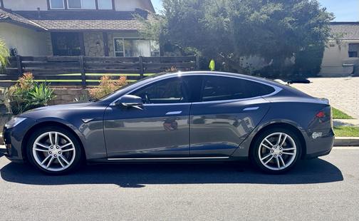 Gray 2015 Tesla Model S 70D