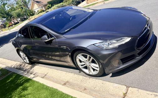 Gray 2015 Tesla Model S 70D