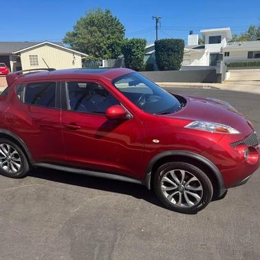 Red 2011 Nissan Juke SL