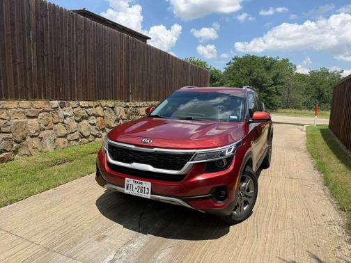 Orange 2021 Kia Seltos S