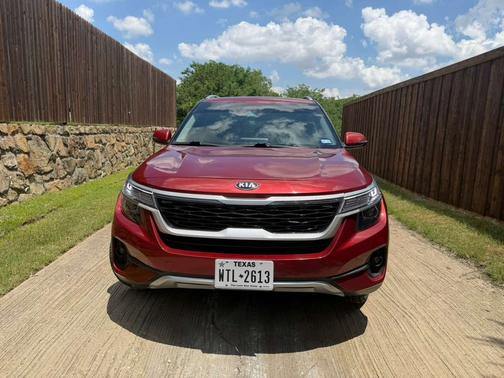 Orange 2021 Kia Seltos S