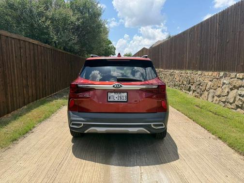 Orange 2021 Kia Seltos S