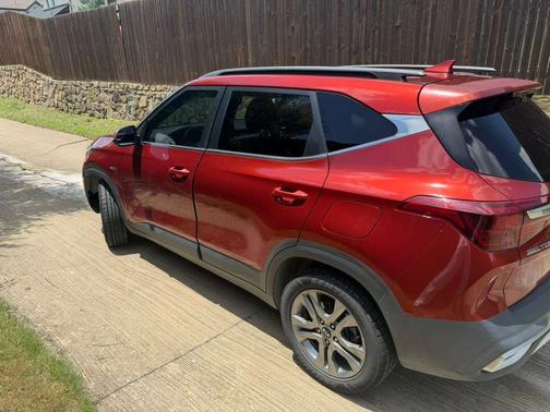 Orange 2021 Kia Seltos S