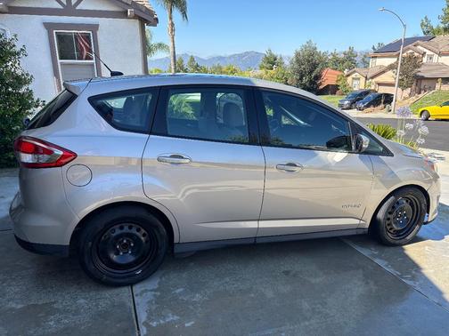 Gold 2017 Ford C-Max Hybrid SE