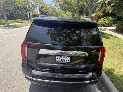 Black 2023 GMC Yukon XL SLT