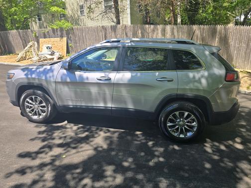 Silver 2019 Jeep Cherokee Latitude Plus