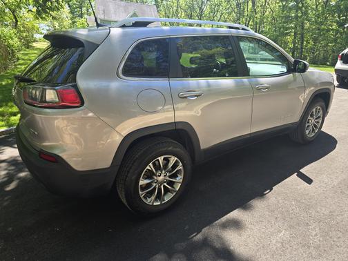 Silver 2019 Jeep Cherokee Latitude Plus