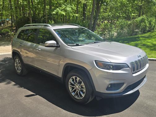 Silver 2019 Jeep Cherokee Latitude Plus