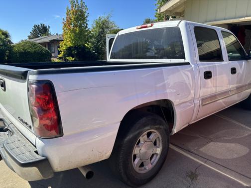 2005 Chevrolet Silverado 1500 LS Crew Cab