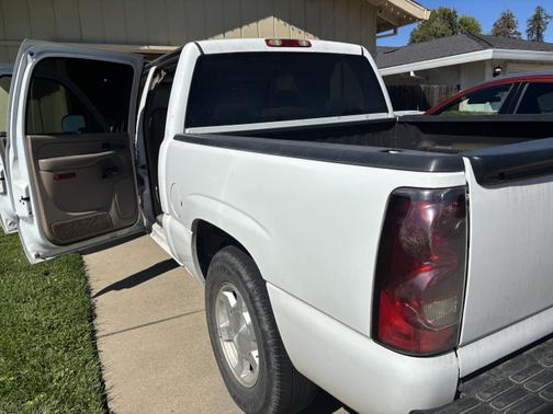 2005 Chevrolet Silverado 1500 LS Crew Cab