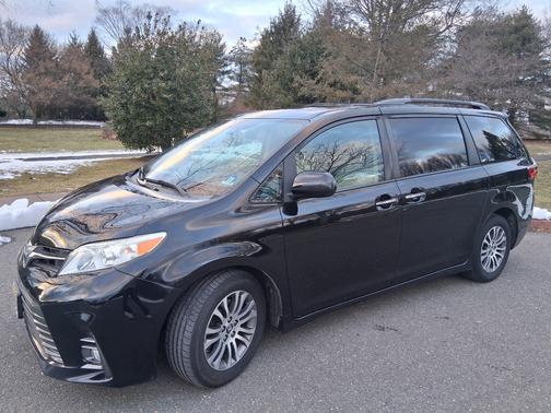 2020 Toyota Sienna XLE