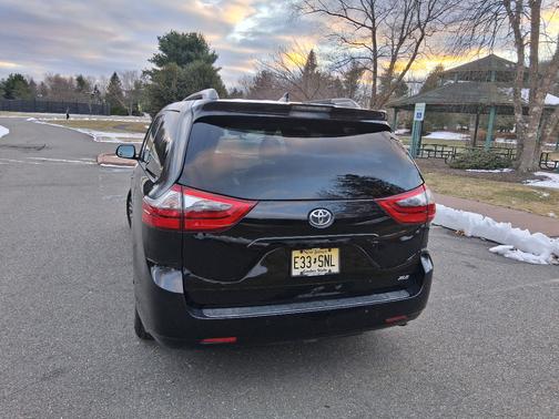 2020 Toyota Sienna XLE