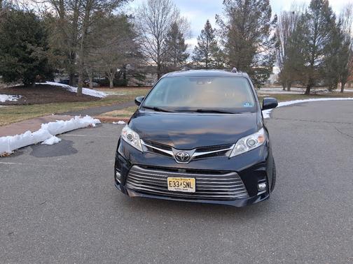 2020 Toyota Sienna XLE