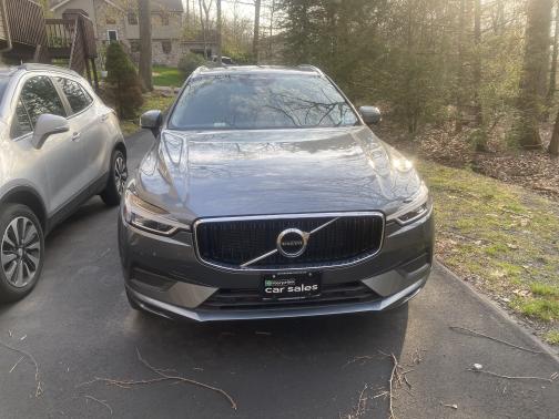 Photo 3 of 5 of 2018 Volvo XC60 T5 Momentum