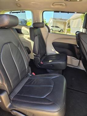 White 2018 Chrysler Pacifica Touring-L Plus