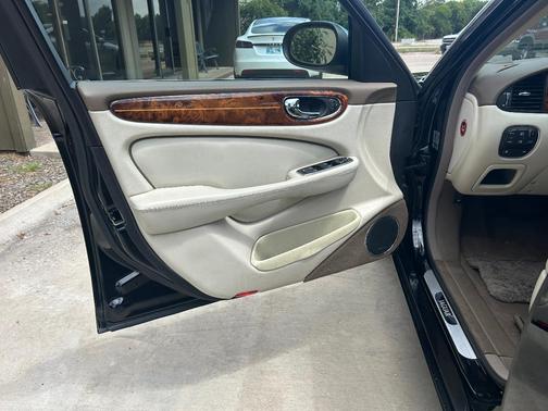 Black 2006 Jaguar Vanden Plas Base