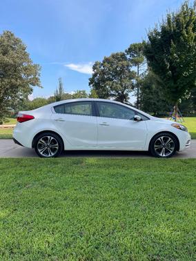 White 2014 Kia Forte EX