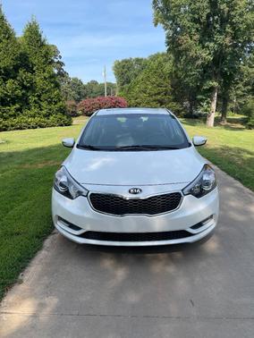 White 2014 Kia Forte EX