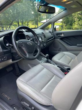 White 2014 Kia Forte EX