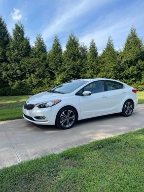 White 2014 Kia Forte EX