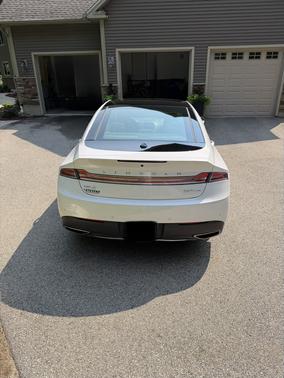 White 2017 Lincoln MKZ Reserve