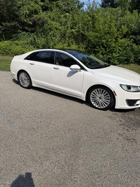 White 2017 Lincoln MKZ Reserve