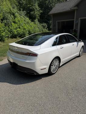White 2017 Lincoln MKZ Reserve