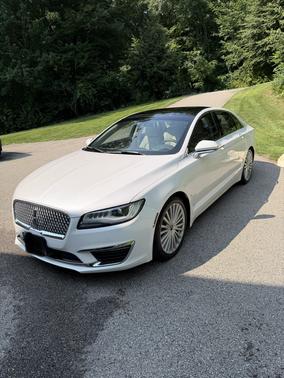 White 2017 Lincoln MKZ Reserve