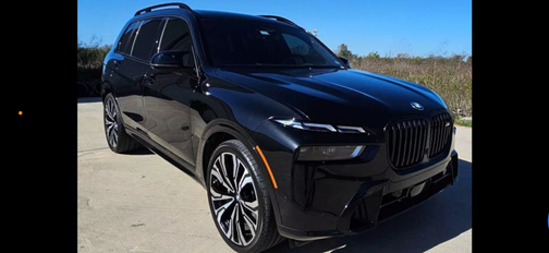 2023 BMW X7 M60i