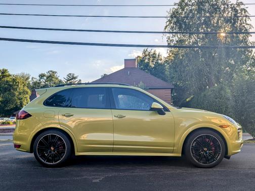 2014 Porsche Cayenne GTS