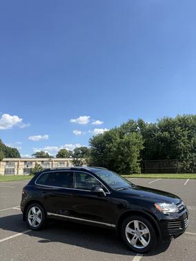 Black 2012 Volkswagen Touareg TDI Lux