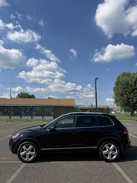 Black 2012 Volkswagen Touareg TDI Lux