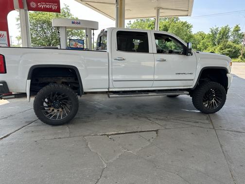 2015 GMC Sierra 2500 Denali