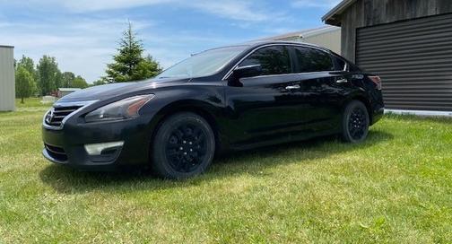 Black 2014 Nissan Altima 2.5 S