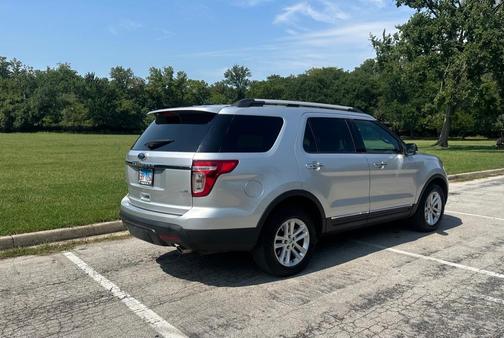 Silver 2015 Ford Explorer XLT