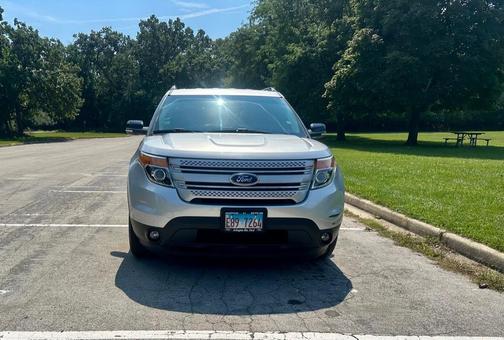 Silver 2015 Ford Explorer XLT