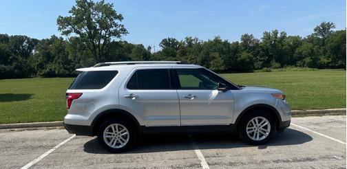 Silver 2015 Ford Explorer XLT