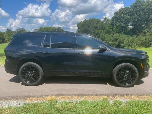 Black 2025 Chevrolet Traverse RS