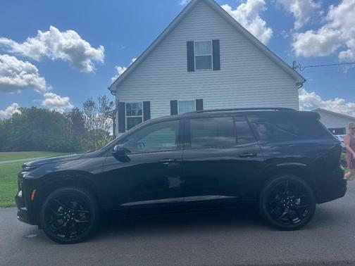 Black 2025 Chevrolet Traverse RS