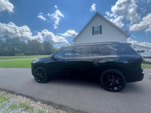 Black 2025 Chevrolet Traverse RS