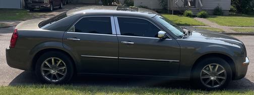 Beige 2010 Chrysler 300C Base