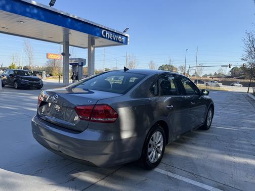 2014 Volkswagen Passat 1.8T Wolfsburg Edition