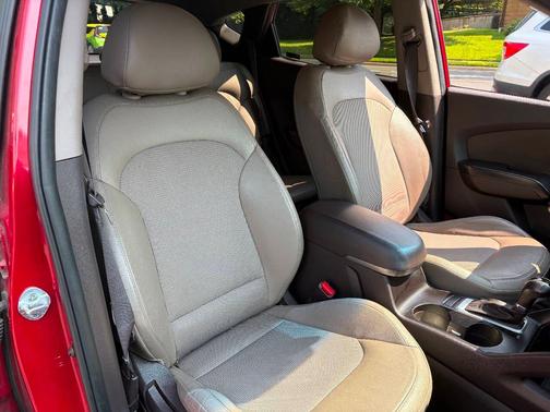 2015 Hyundai TUCSON SE