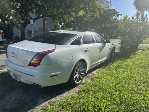 2014 Jaguar XJ Base