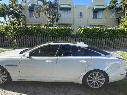 2014 Jaguar XJ Base