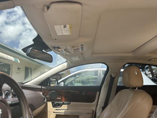2014 Jaguar XJ Base