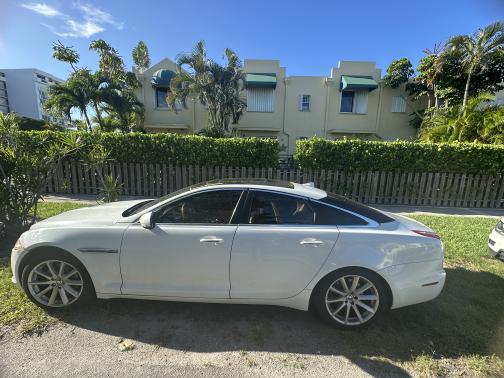 2014 Jaguar XJ Base