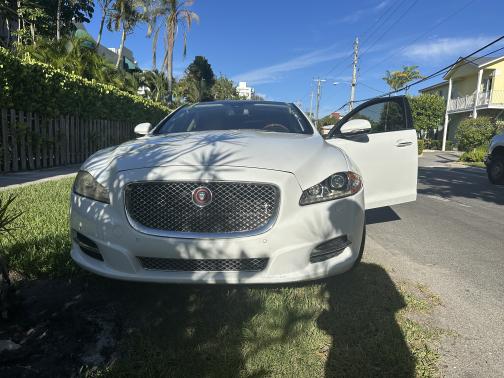 2014 Jaguar XJ Base