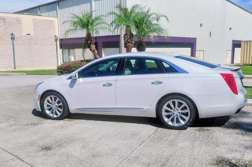White 2016 Cadillac XTS Luxury